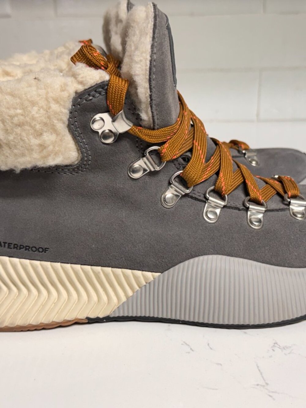 Sorel Out N About III Conquest Size 7 - Gray Orange White - Womens - Picture 3 of 8